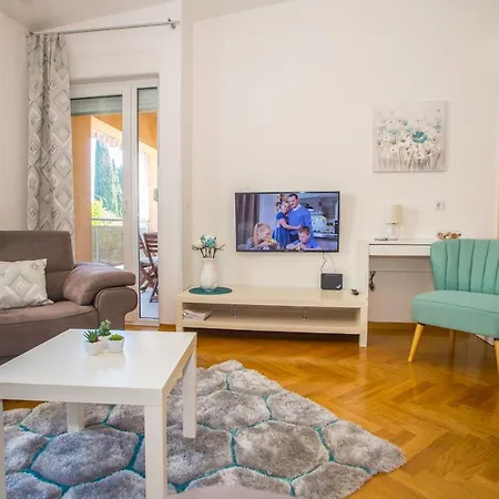 아파트 Dora Near Sea And Center With Private Garage *