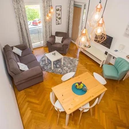 아파트 Dora Near Sea And Center With Private Garage *