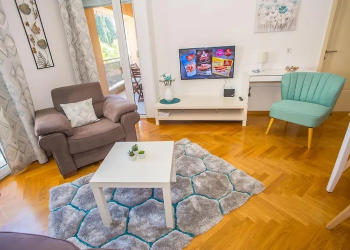 Dora Near Sea And Center With Private Garage Apartmán Poreč