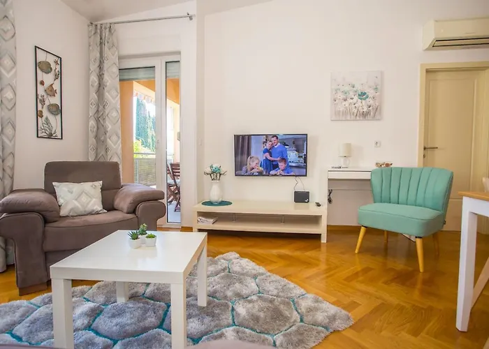 Apartmán Dora Near Sea And Center With Private Garage *