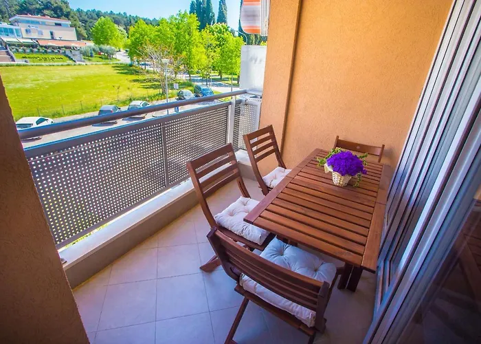 Dora Near Sea And Center With Private Garage Apartmán *