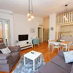 Dora Near Sea And Center With Private Garage *