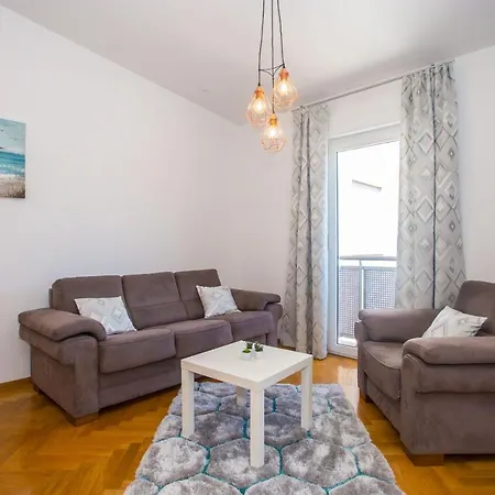 Dora Near Sea And Center With Private Garage Apartman Porec