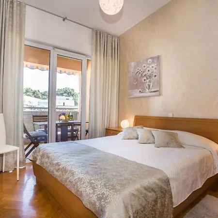 Dora Near Sea And Center With Private Garage Apartman