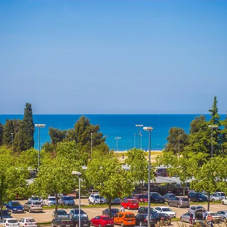 Dora Near Sea And Center With Private Garage Lägenhet Poreč