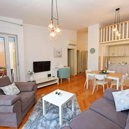 Dora Near Sea And Center With Private Garage *