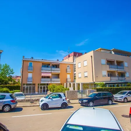 Dora Near Sea And Center With Private Garage