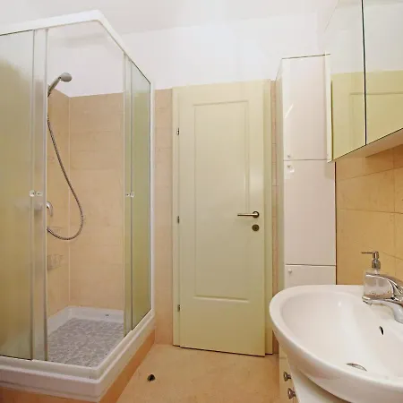 דירה Dora Near Sea And Center With Private Garage פורץ