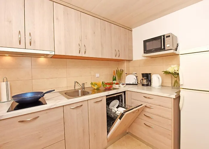 Dora Near Sea And Center With Private Garage Appartement