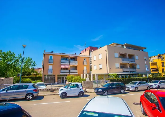 Dora Near Sea And Center With Private Garage