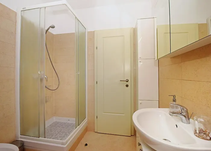 Apartman Dora Near Sea And Center With Private Garage Poreč