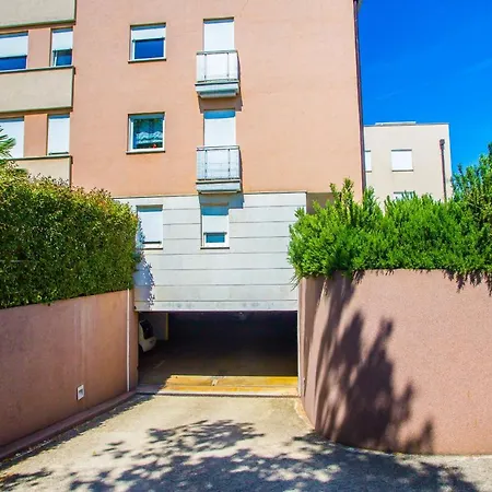 Apartman Dora Near Sea And Center With Private Garage *